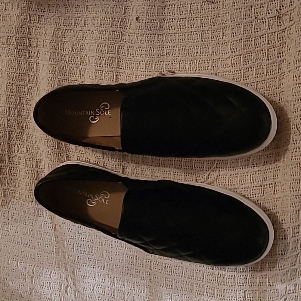 Mountain sole black slip on shoes, size 8.5 like new